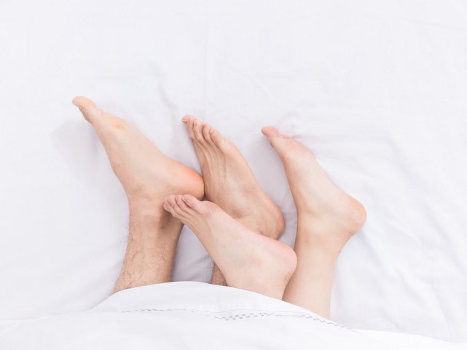 晚上睡觉脚冰凉怎样缓解？不单单是穿袜子！