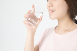 口渴喝水是必须，可喝水也有你必须注意的事
