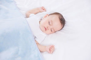 孩子睡觉踢被子，婴儿睡袋有用吗？