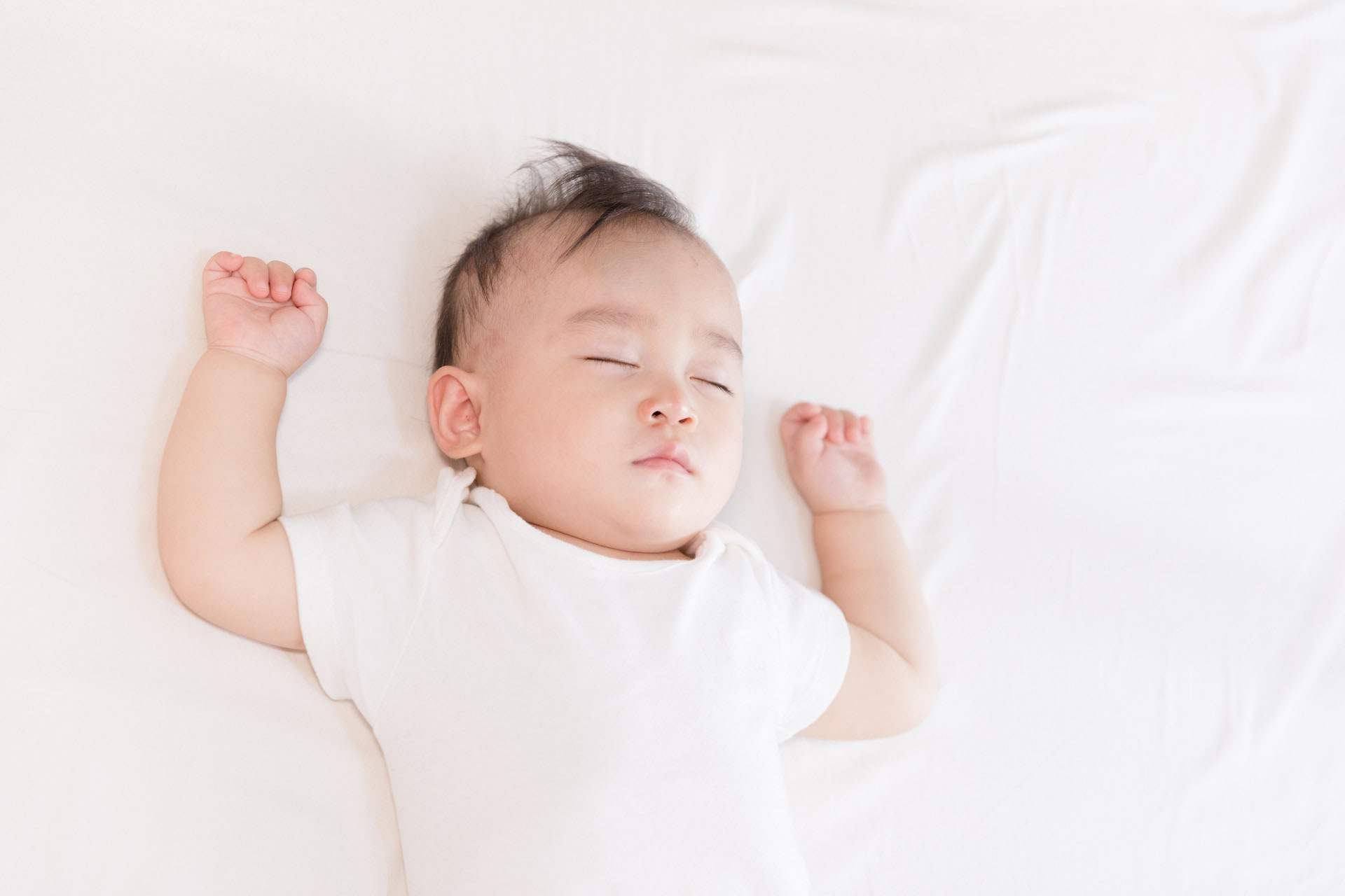宝宝睡着了还可以拍嗝吗？如何正确的拍嗝？
