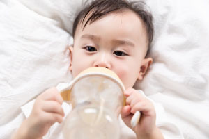 防止宝宝呛奶的正确姿势！
