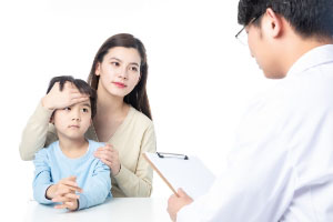 陈冠希晒女儿脚丫,孩子投保还是要趁早